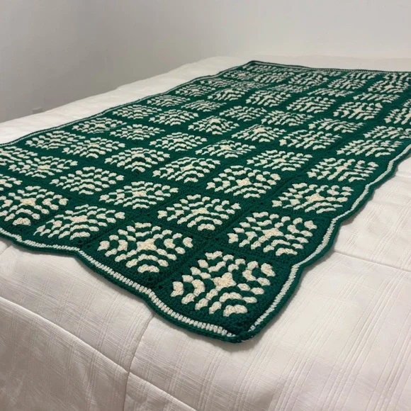 Vintage Granny Square Blanket Roseanne Crochet Patchwork Quilt 80s Green Ivory - Picture 3 of 13